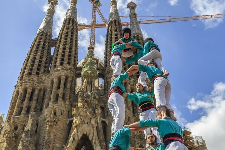 Barcelona 2-Day Gaudi, Sagrada Familia, Montserrat & Winery