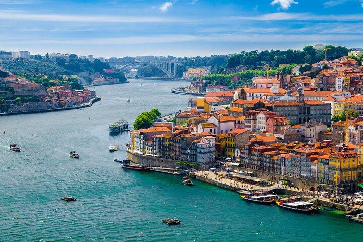Porto Privétransfer van/naar de luchthaven met 2 uur minitour (1 - 3 personen)