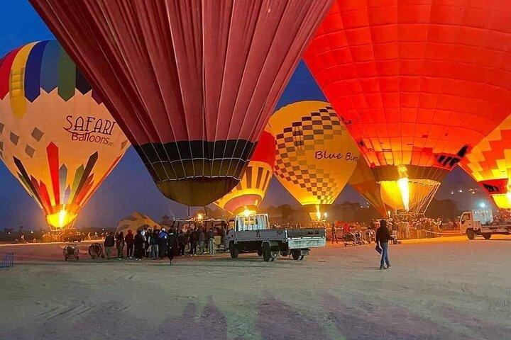 Heißluftballonfahrt bei Sonnenaufgang in Luxor
