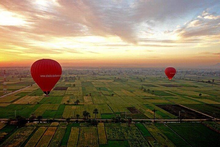 Heißluftballonfahrt bei Sonnenaufgang in Luxor
