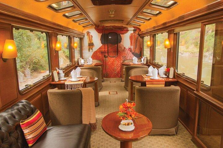 Treno di prima classe per Machu Picchu + autobus per l'ingresso
