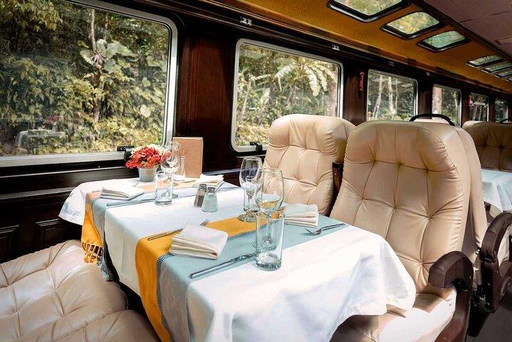Treno di prima classe per Machu Picchu + autobus per l'ingresso