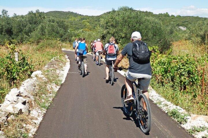 Corcula Bike & Wine Tour | Degustação de Vinhos em Lumbarda