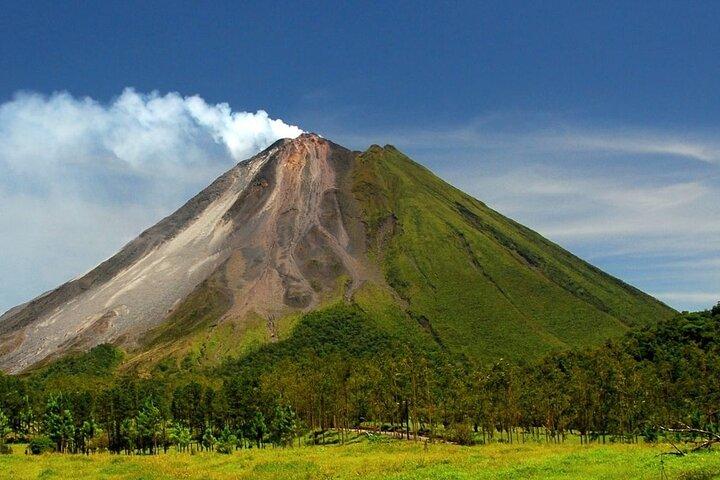 Hotéis perto de Natwell Pack Volcano Hike and Fortuna Waterfall