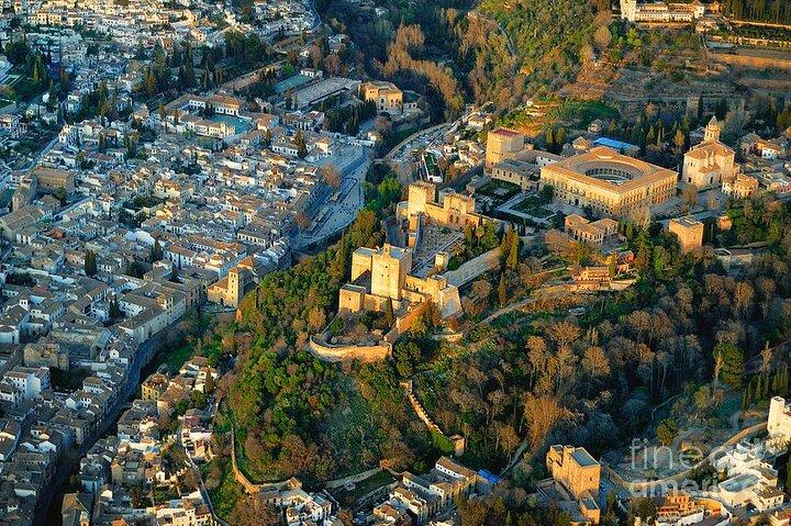 Komplettera Alhambra med reseledare - Undvik individuella köer