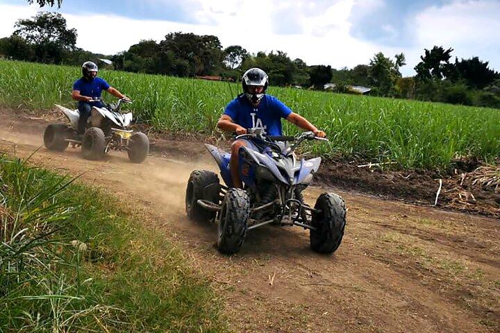 カリ ATV ツアー - 路上でアドレナリンを最大限に引き出します