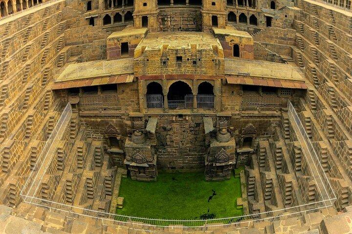 Trasferimento di sola andata da Alwar a Jaipur via Bhangarh & Abhaneri