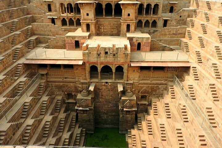 Trasferimento di sola andata da Alwar a Jaipur via Bhangarh & Abhaneri