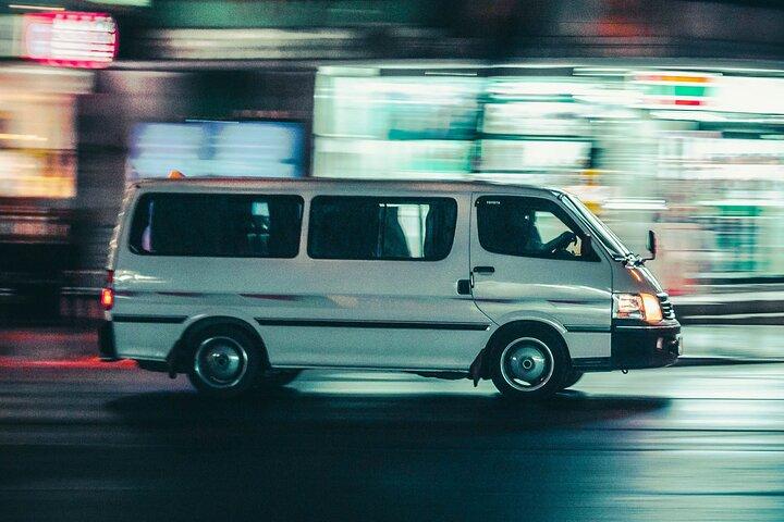 ダブリン市内中心部からダブリン空港までの専用送迎バス (15 席)