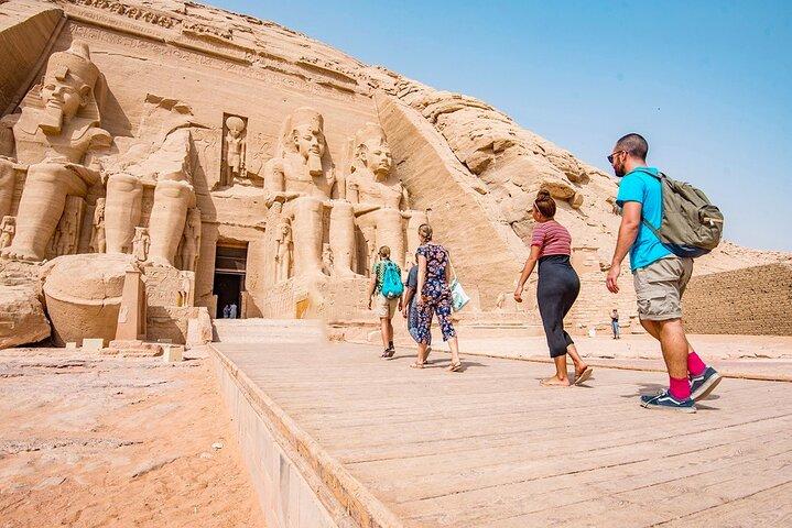 Visite privée d'une journée complète du temple d'Abou Simbel au départ du Caire en avion