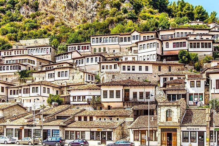 Fra Tirana; Semi - Privat dagstur til Berat og Belsh Lake