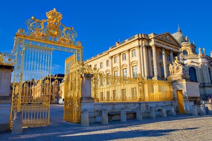 VERSAILLES CASTLE Round-Trip Transfer from Paris by Luxury Van