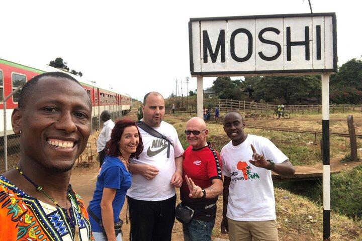 Dagtocht door de stad Moshi in Tanzania