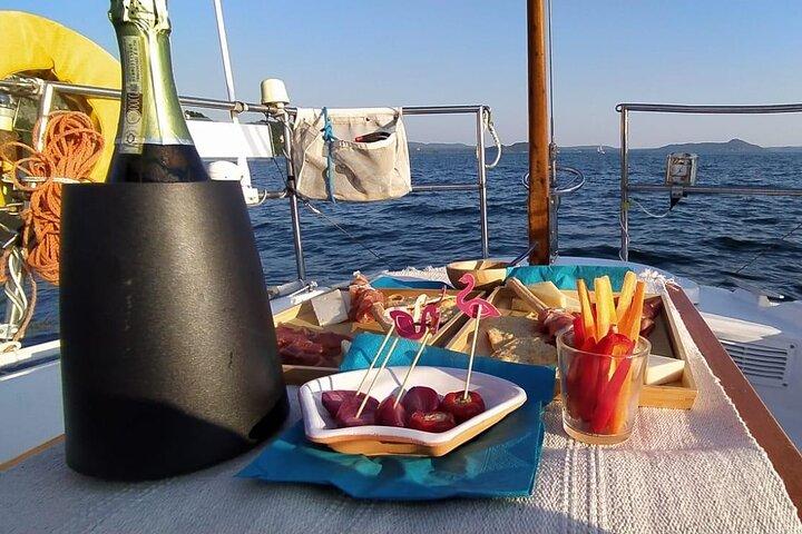 Visite privée en voilier sur le lac Majeur avec apéritif et musique