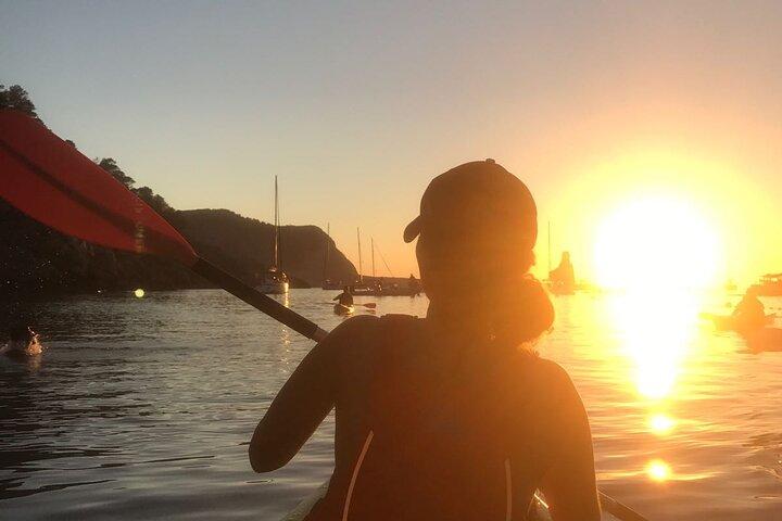 Caiaque ao pôr do sol Ibiza, Espanha