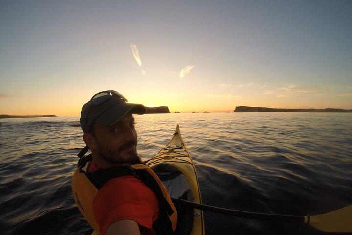 Caiaque ao pôr do sol Ibiza, Espanha