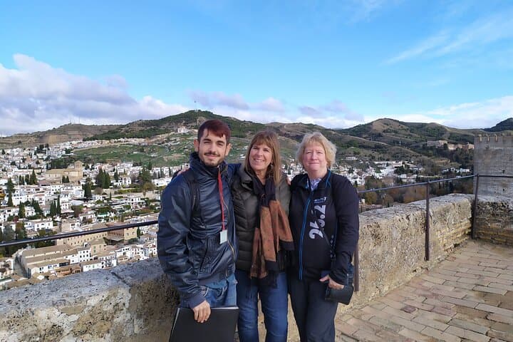 Alhambra with Nazaries Palaces Private Tour