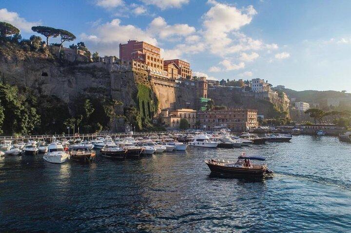 Från Sorrento: 2 - Hour Sorrento Coast Tour med limoncello