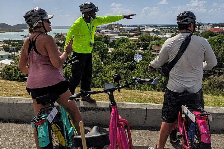 Historisk stad, fort och strand E-cykeltur