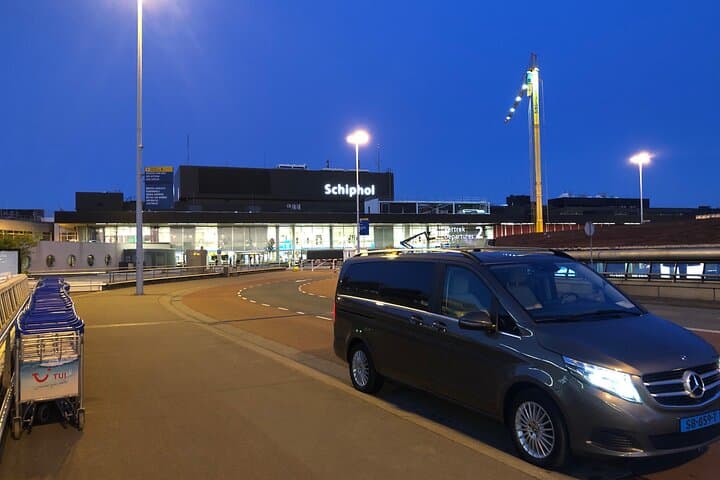 Private transfer Schiphol airport to or from The Hague & Delft