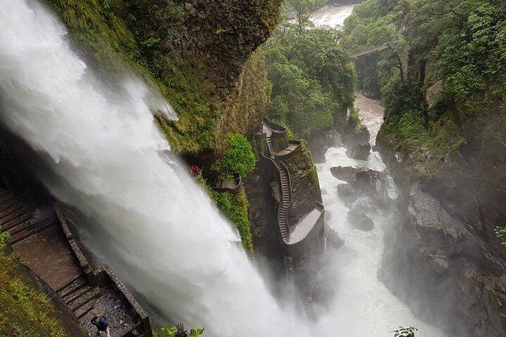 Cotopaxi & Baños Heldagstur från Quito Adventure i Anderna