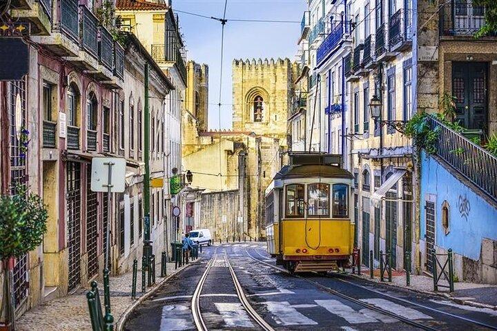 Lisbon: Private Tuk Tuk Tour — 6 Viewpoints & Local Guide