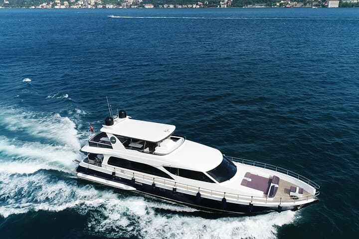 Luxury Yacht Bosphorus Cruise with Live Guide & Asian Side Stop