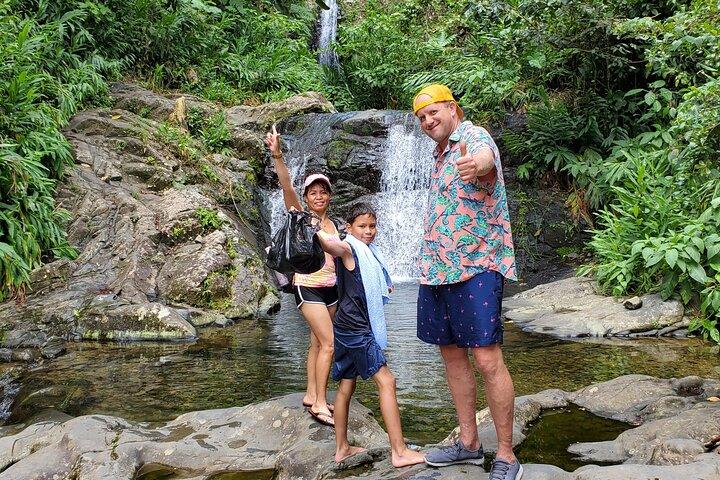 Private Regenwald-Wasserfall- und Strandwanderung ab San Juan