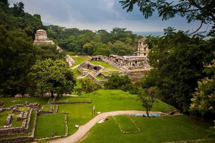 Tour Full Day a Zona Arqueológica Palenque con Cascadas