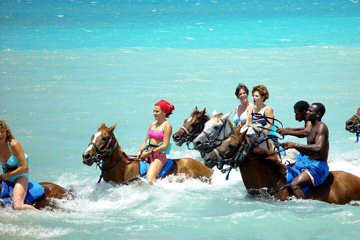 Reiten, Blue Hole, Dunn's River, River Rafting und Tubing Private Tour