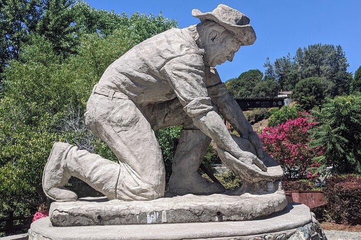 Tour a piedi della caccia al tesoro Auburn nel centro storico
