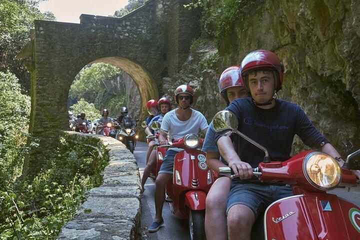 Visite autoguidée d'une journée en scooter au départ de Peschiera del Garda