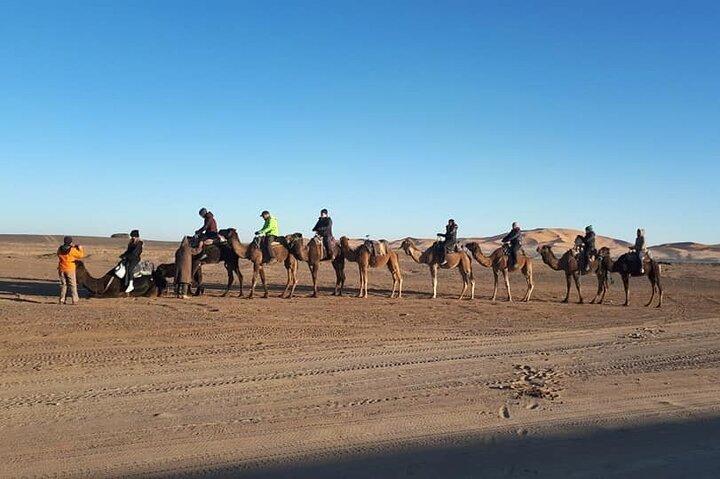 Merzouga Sahara e acampamento de luxo Erg Chebbi