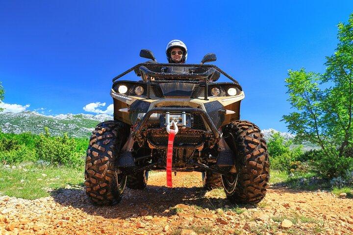 スタリグラードの4時間クワッドバギーATVマウンテンアドベンチャー
