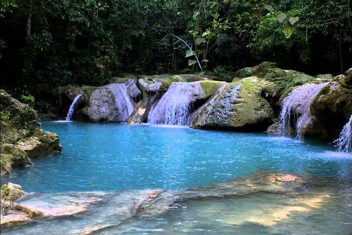 Blue Hole, Dunn's River Falls + almoço e coquetéis em Bamboo Beach