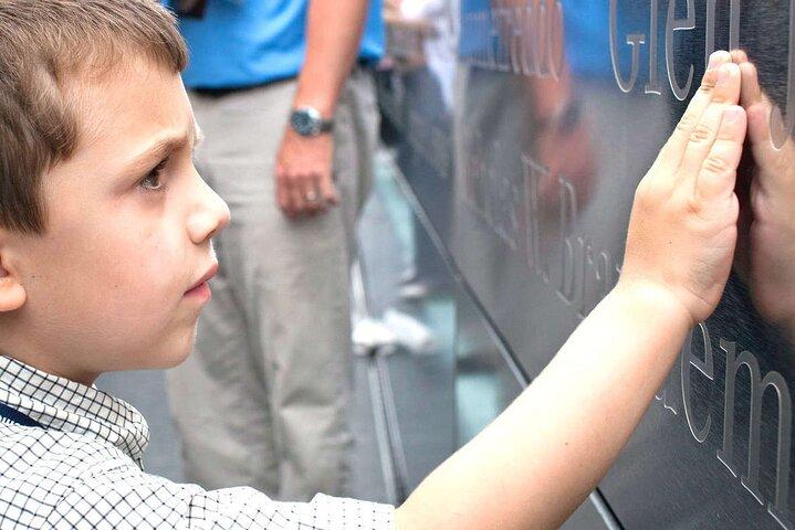 NYC グラウンド ゼロ プライベート ファミリー ツアーと 9/11 メモリアル チケット