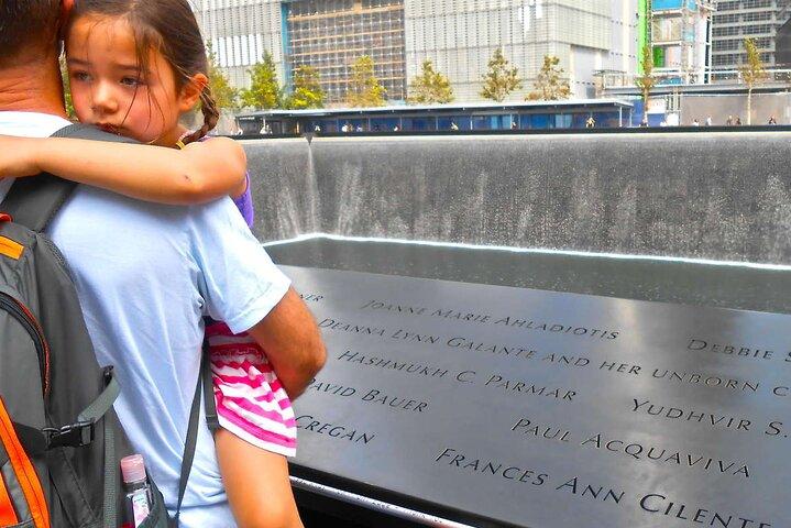NYC グラウンド ゼロ プライベート ファミリー ツアーと 9/11 メモリアル チケット