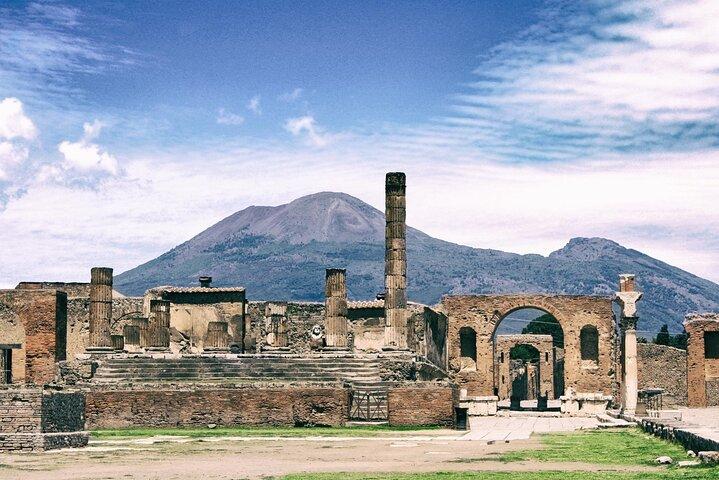 Pompeii: 3 Hour Private Tour with an Archeologist Guide