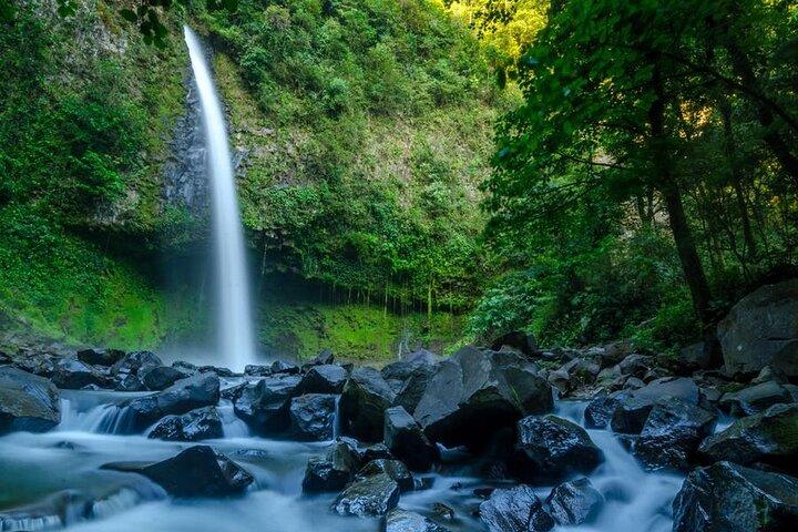 La Fortuna-vandfaldet og Arenal-vulkanvandringen