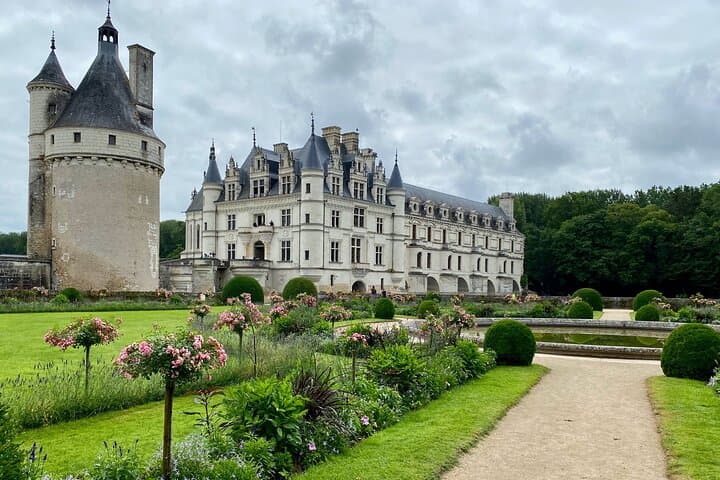Loire Castles Chenonceau, Chambord & 2 Wineries Private Trip