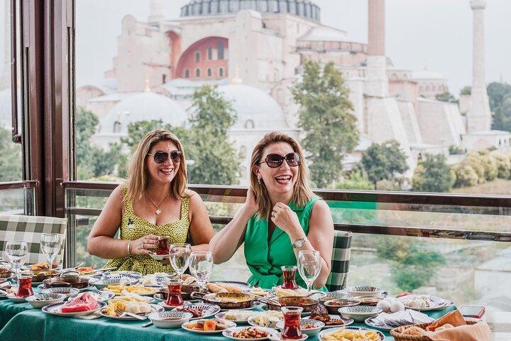 Love in Istanbul: Perfect Photo Moments at Iconic Locations