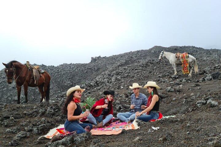 Pacaya Volcano Luxuriöse Reittour bei Sonnenuntergang / Abendessen, zubereitet von Lava Chef