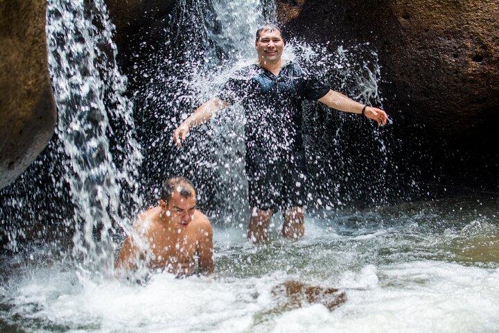 Um dia para curtir a natureza e se aventurar no rio Jordão