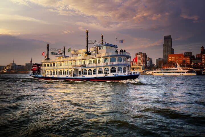 Hamburg 2-hour harbor tour on the beautiful Elbe