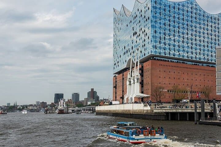 Hamburg 2-hour harbor tour on the beautiful Elbe