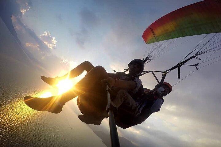 Parapente privado de dia inteiro e caiaque no Lago Atitlan
