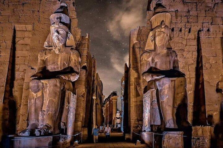Crociera sul Nilo di 4 giorni da Assuan a Luxor, compresi Abu Simbel e mongolfiera