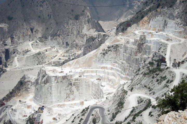 PRIVATE TOUR: Tour of the Carrara Marble Quarries & Wine Experience in Luni
