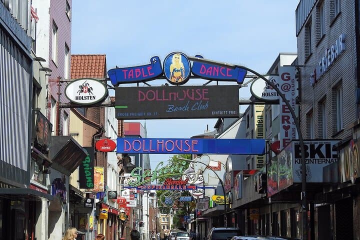 Sex, drugs and hot dog neighborhood tour in Hamburg