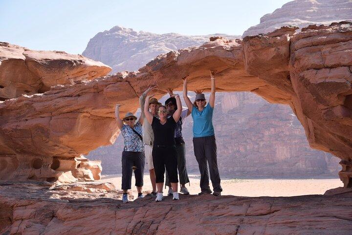 Tour privato di 2 giorni di Petra, Wadi Rum e Mar Morto da Amman